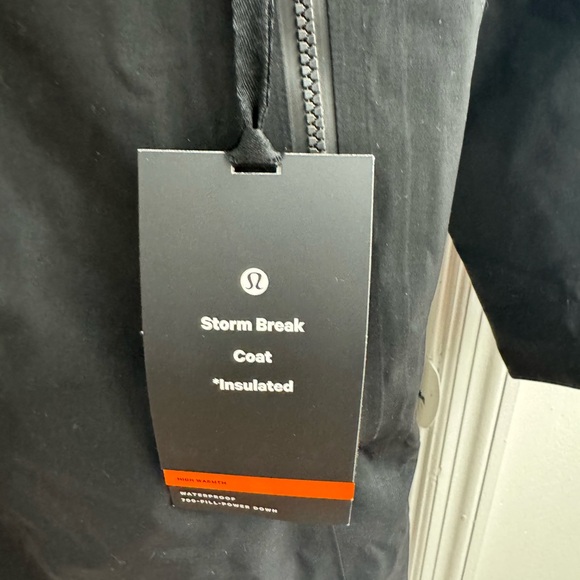 Lululemon Storm break Coat Insulated in black - Picture 14 of 15